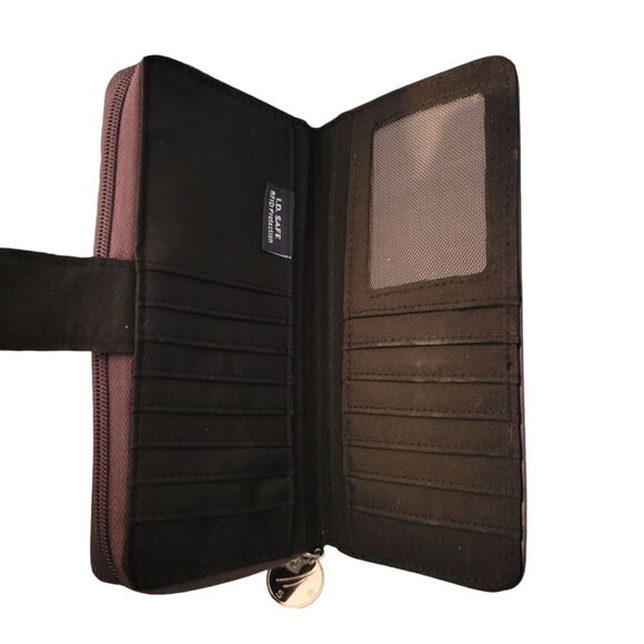 Nautica wallet with RFID Blocking protection. ^ - Picture 3 of 4